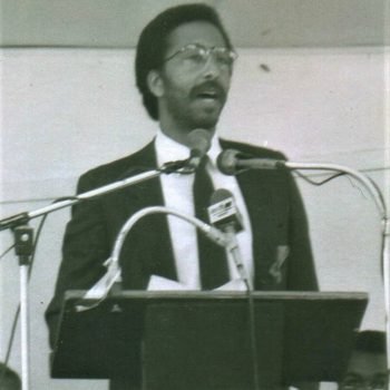 Larry Morris at Podium (3)